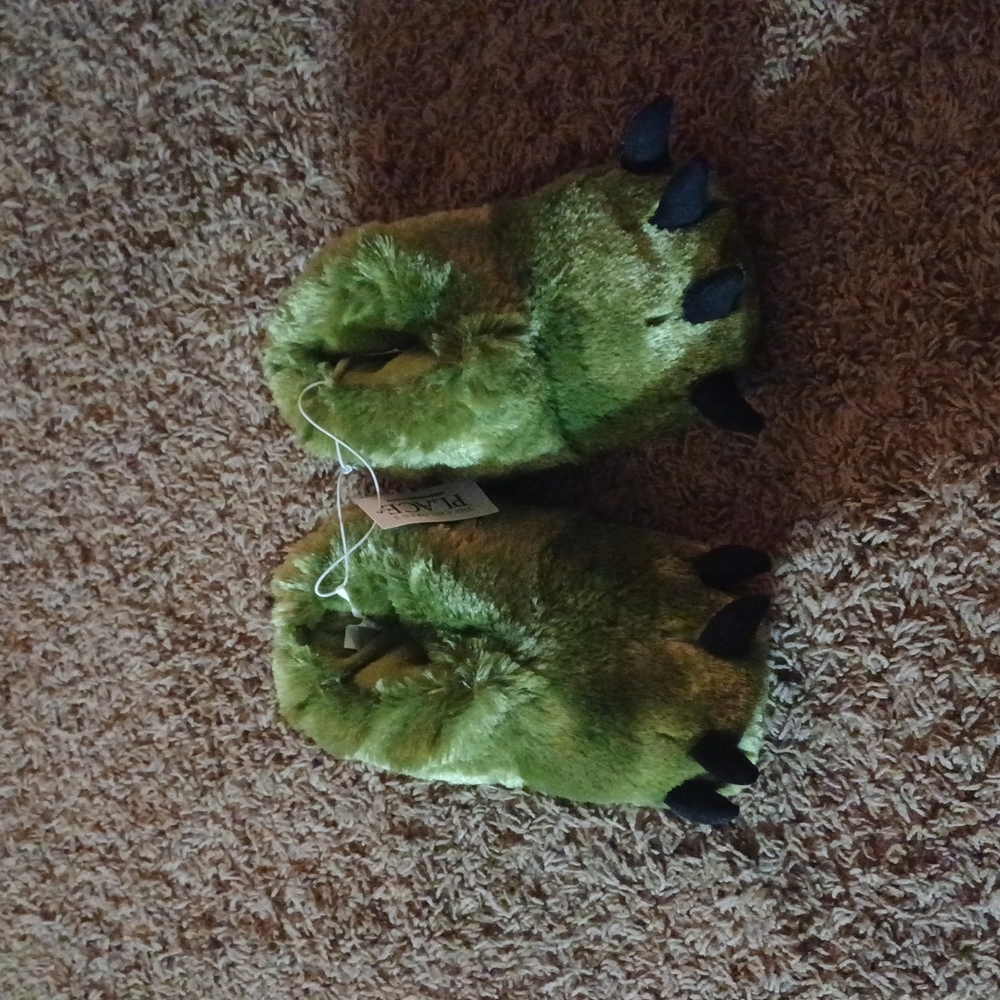 Slippers and t-shirt